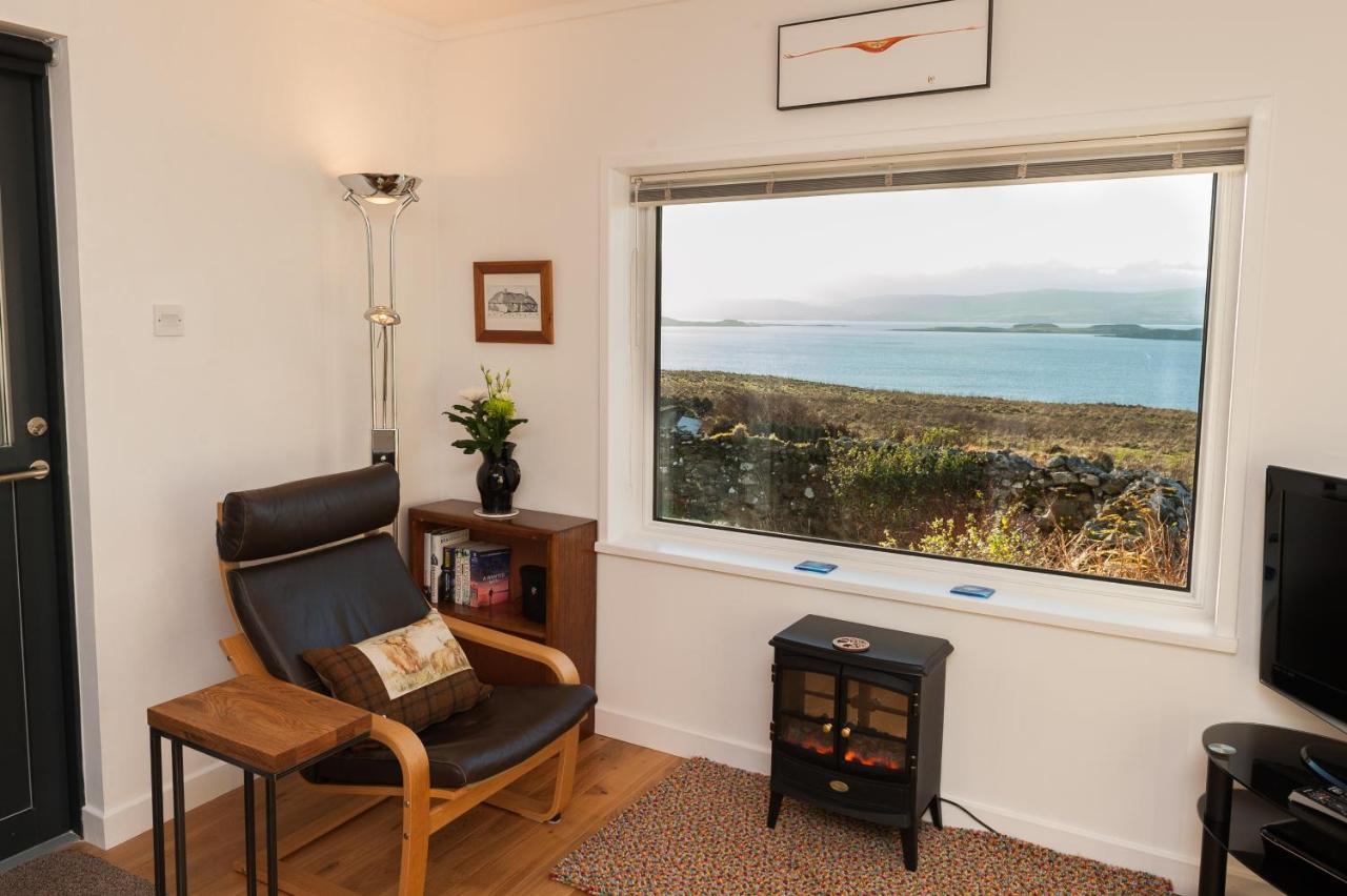 An Cala Beag Self Catering Apartment On The Waternish Peninsula Hallin Bagian luar foto