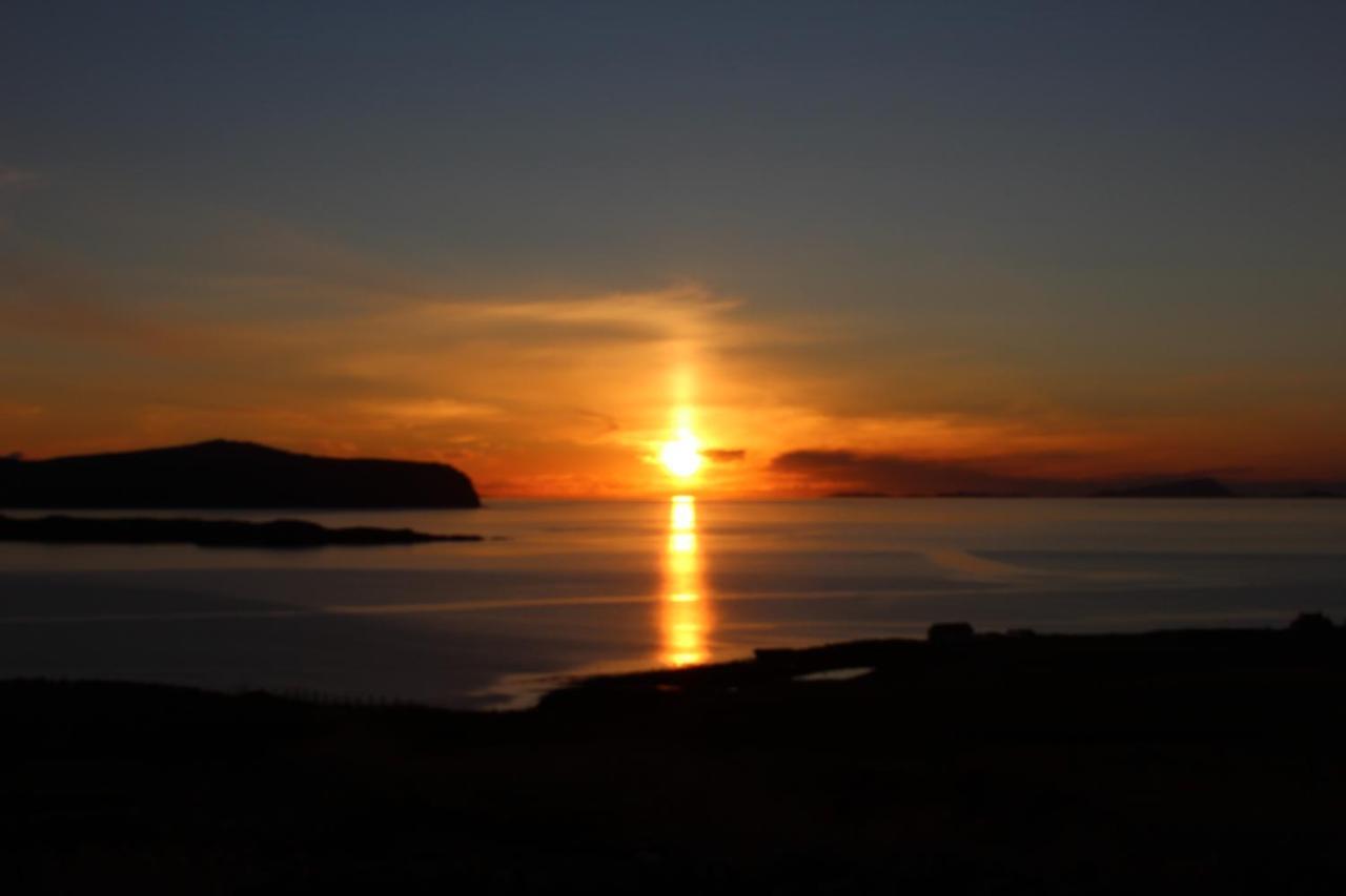 An Cala Beag Self Catering Apartment On The Waternish Peninsula Hallin Bagian luar foto
